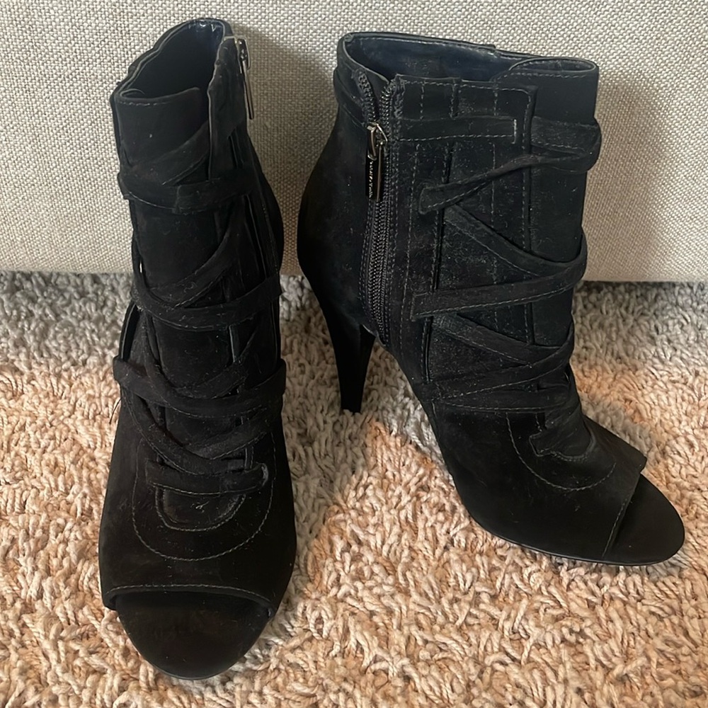 Vince Camuto suede heels size 6